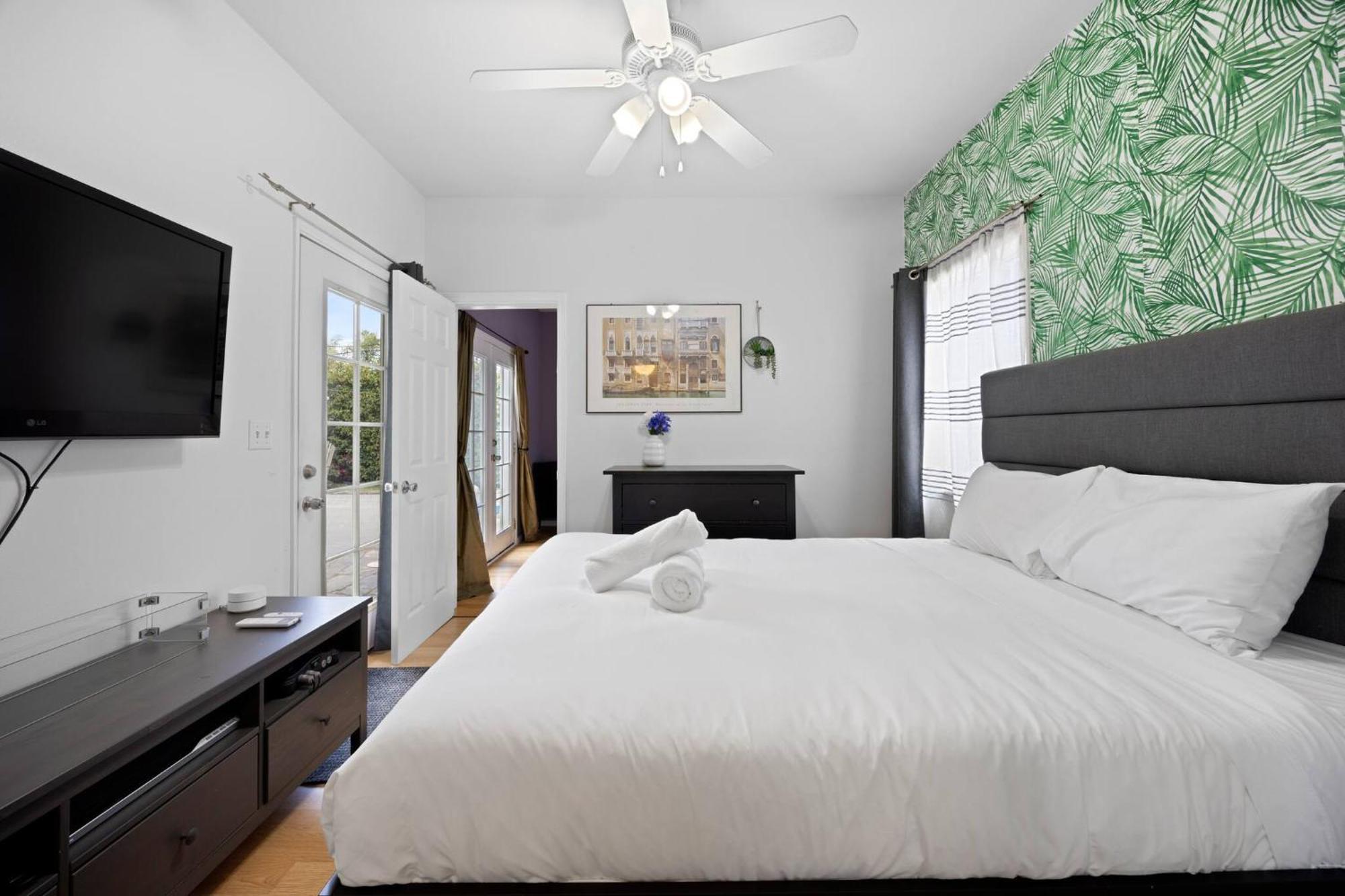 Cozy Backhouse - Sleeps 2 Beverly Hills Adj Guest house *