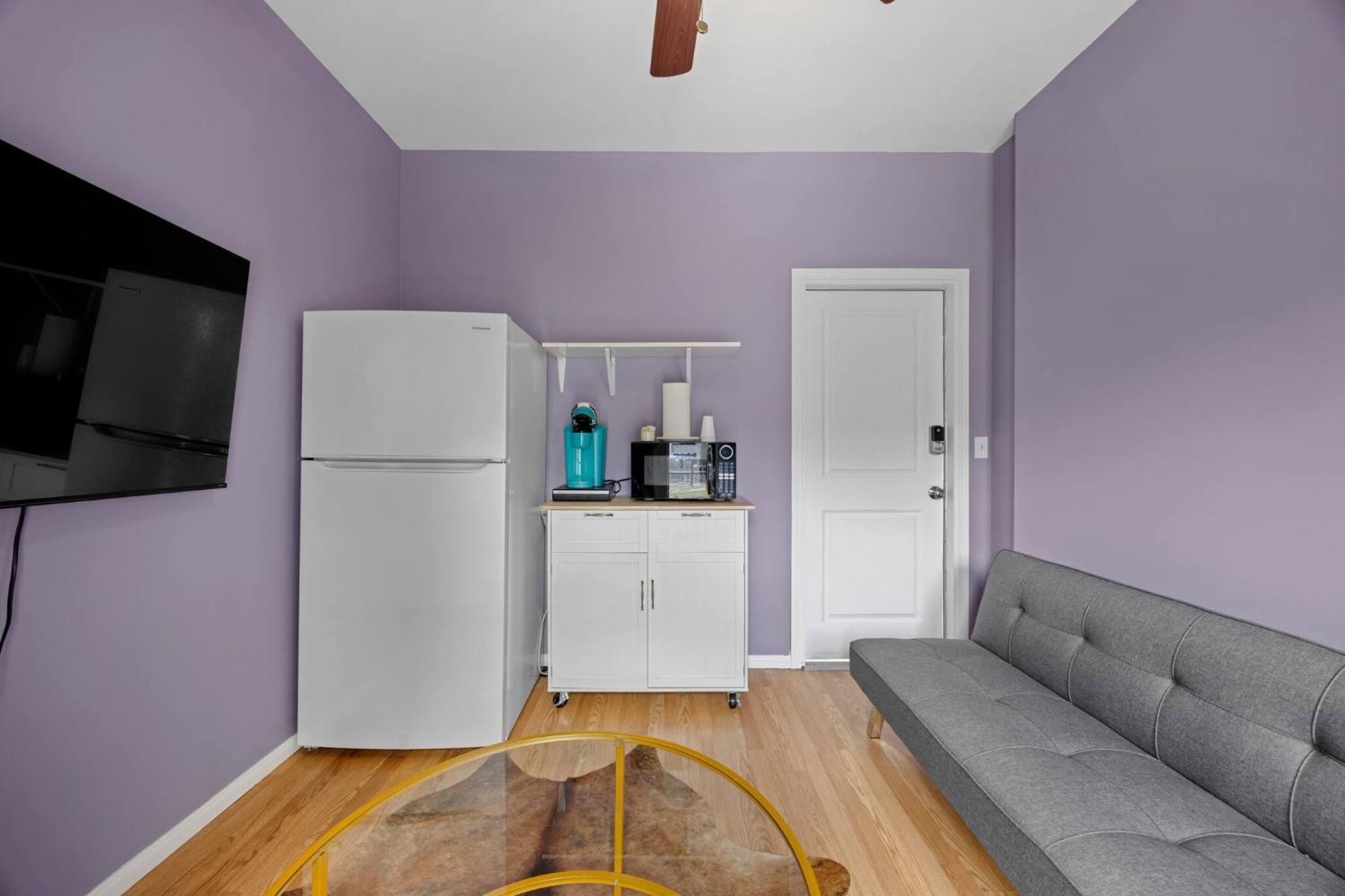 Cozy Backhouse - Sleeps 2 Beverly Hills Adj Guest house