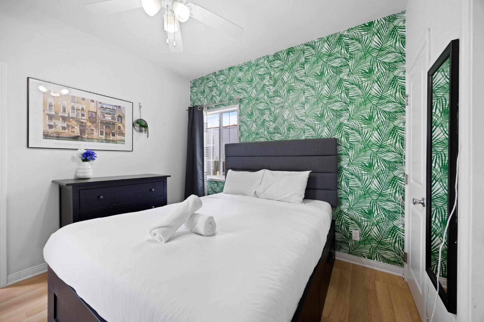 Cozy Backhouse - Sleeps 2 Beverly Hills Adj Guest house *